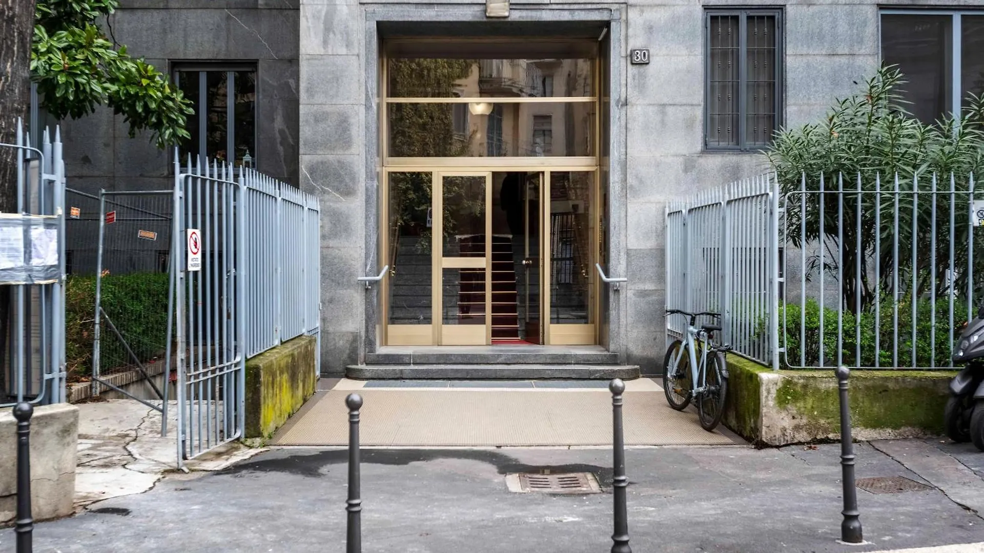 Elegant Brand New Apartments Near Duomo Milano 0*,  Italien