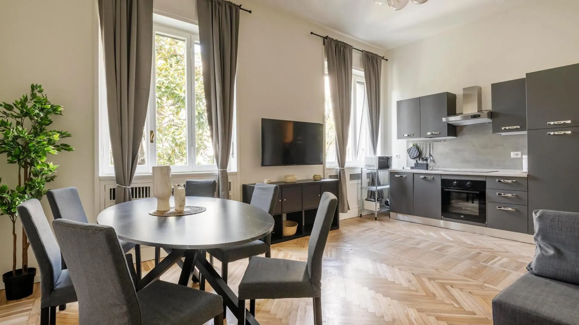 Elegant Brand New Apartments Near Duomo location